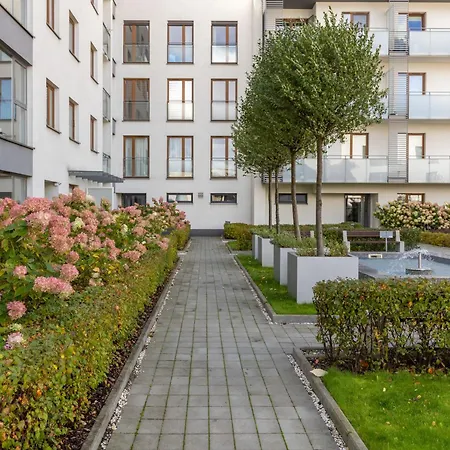 Daire Metro Kondratowicza With Parking By Renters Varşova