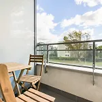 Metro Kondratowicza With Parking By Renters 바르샤바