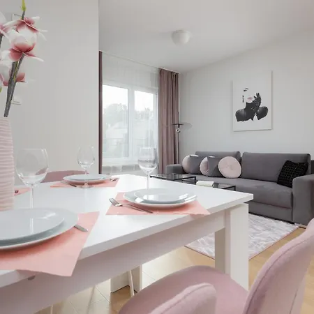 Metro Kondratowicza With Parking By Renters Appartement