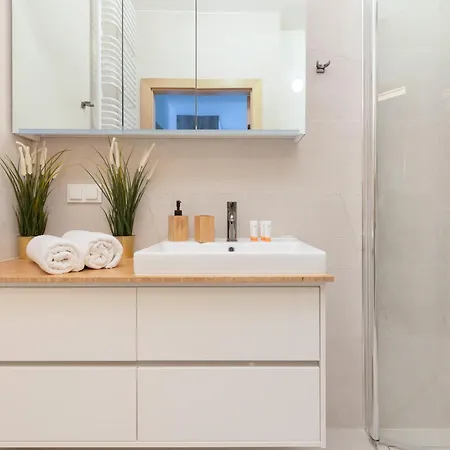 Metro Kondratowicza With Parking By Renters Varsovie