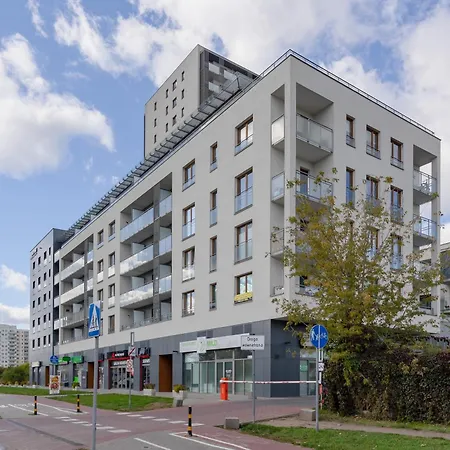 Apartment Metro Kondratowicza With Parking By Renters *
