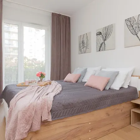 Apartment Metro Kondratowicza With Parking By Renters *