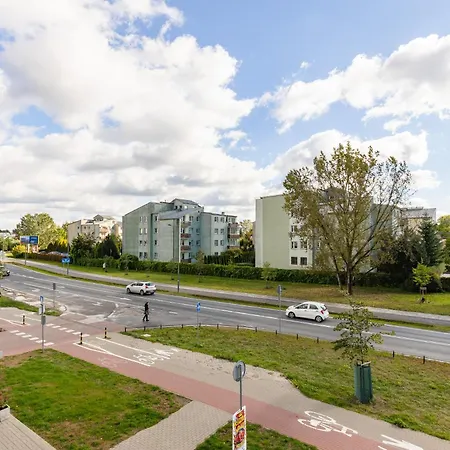 Metro Kondratowicza With Parking By Renters